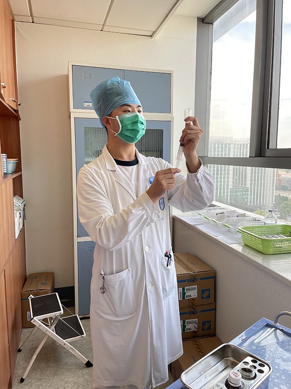 曾担任20级护理A5班班长